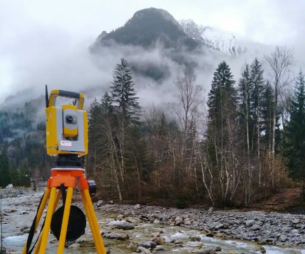 Recherche de réseaux à côté d'une montagne, commune du Vénosc