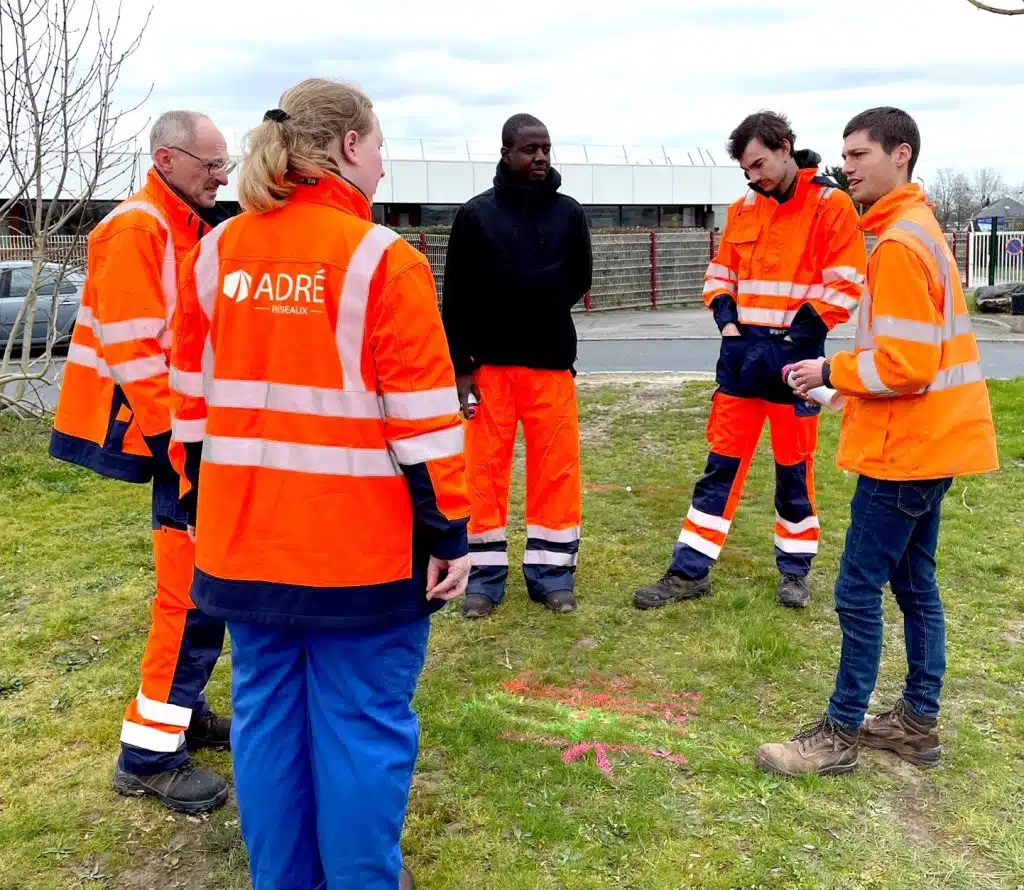 Formation de plusieurs techniciens Adré Réseaux avec un marquage au sol